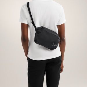 Like New Arc’teryx Heliad 6 Crossbody Bag